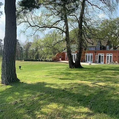 The Carriage House Villa Salisbury Exterior photo